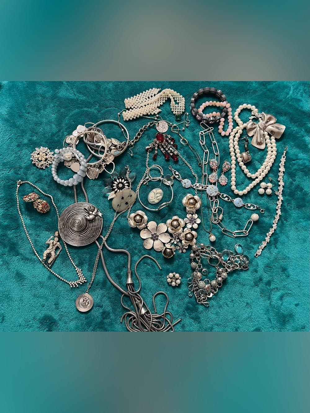 Jewelry Lot Necklaces Bracelets Earrings Pins Vintage Pearls Rhinestones